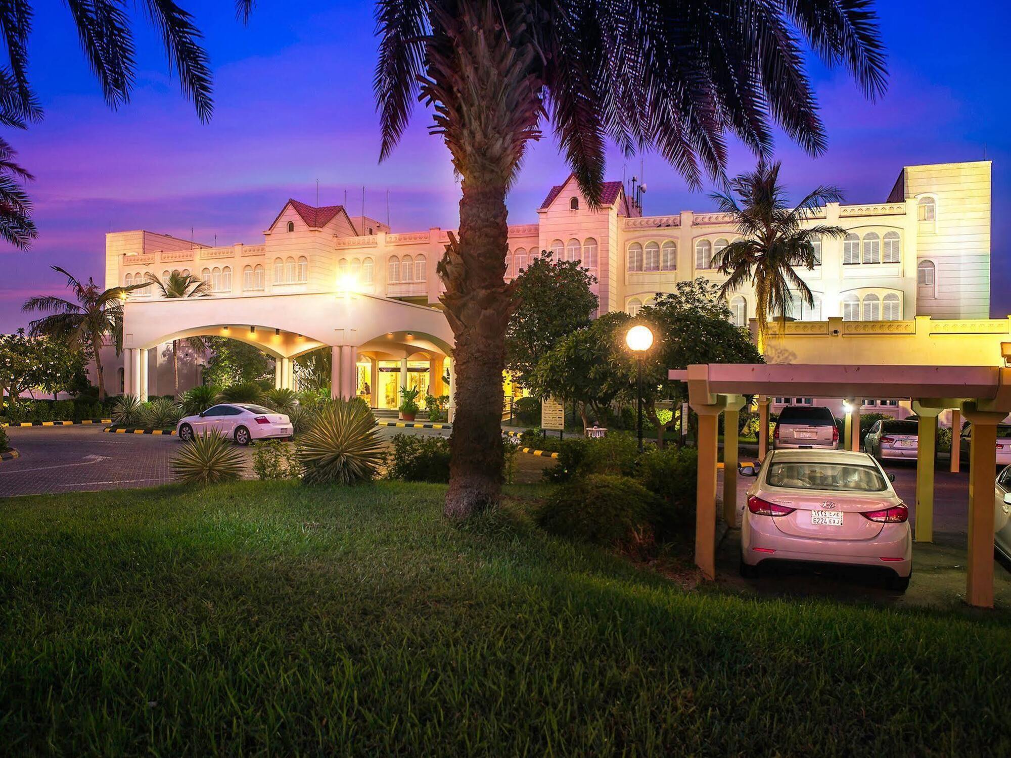 Makarem Annakheel & Hotel 4*